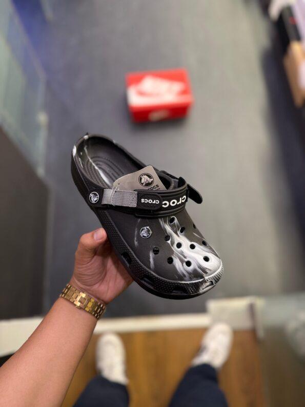 CROCS TIEDIE CLOGS - Image 12