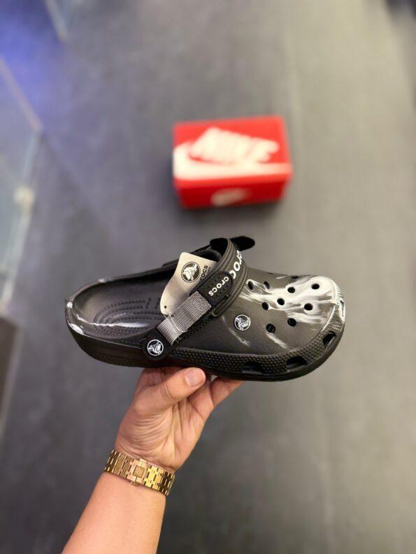 CROCS TIEDIE CLOGS - Image 5