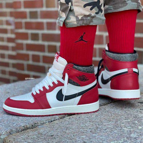 Jordan 1 “Lost & Found” With Extra Laces