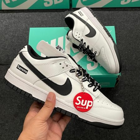 SB Dunk X Supreme