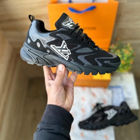 LOUIS VUITTON RUNNER TATIC