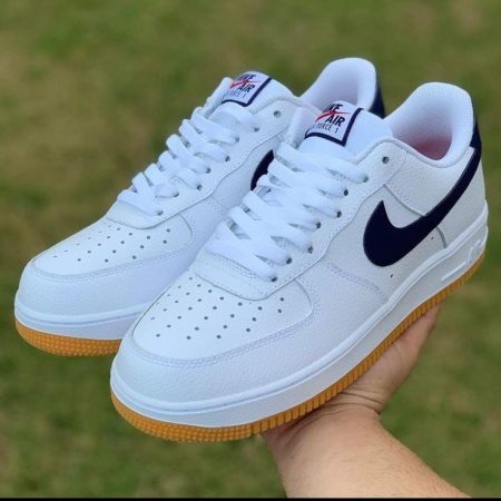 NIKE AIR FORCES.