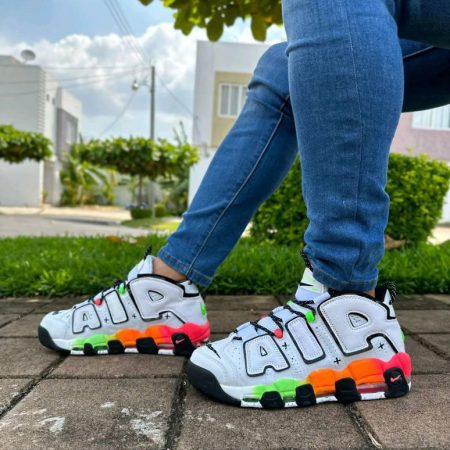 NIKE UPTEMPO