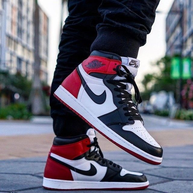 NIKE AIR JORDAN ONE