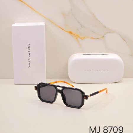 MARC JACOBS