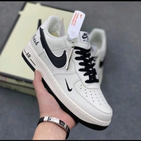 NIKE AIRFORCE 1