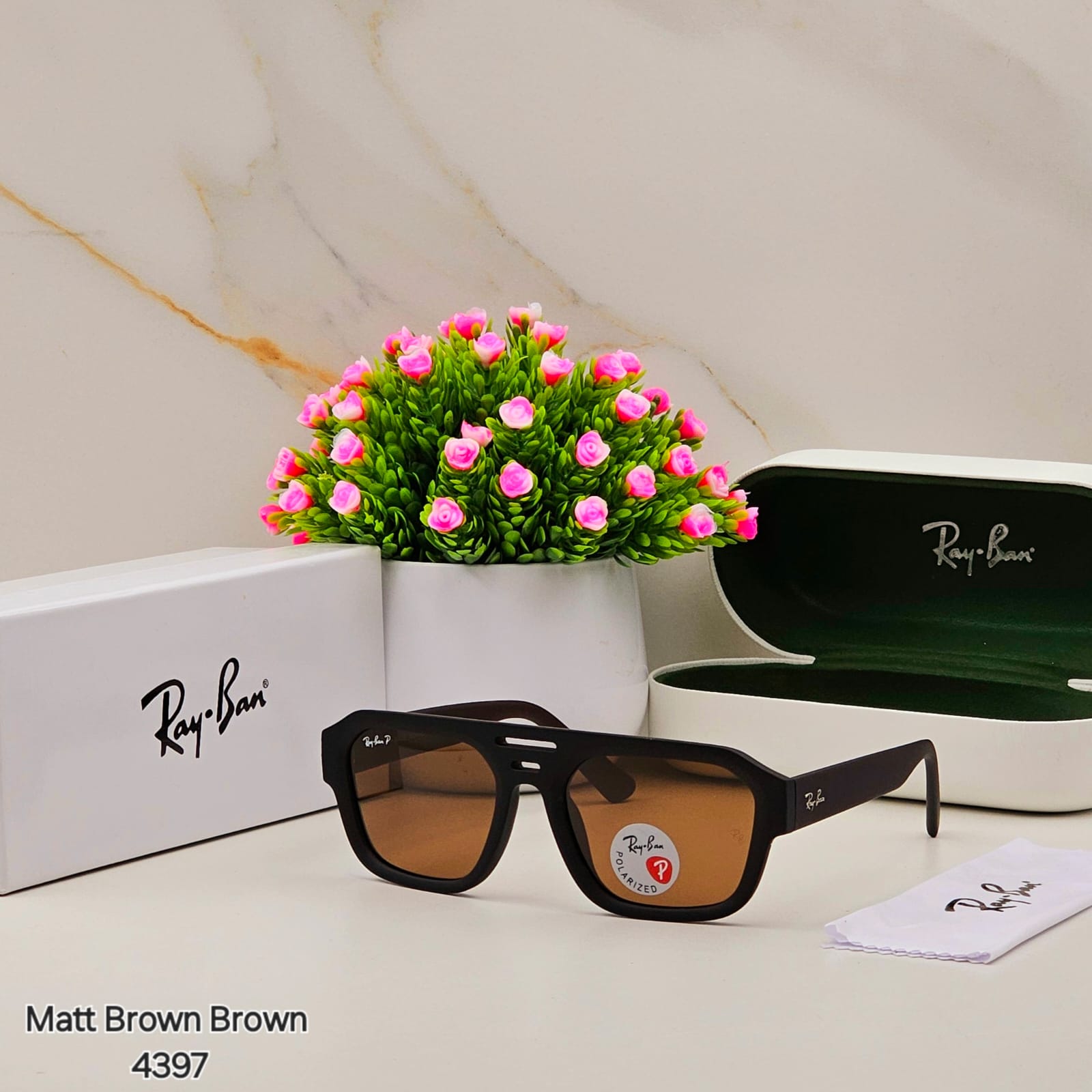 RAYY  BAN