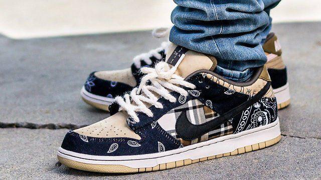 SB DUNK LOW TRAVIS SCOTT