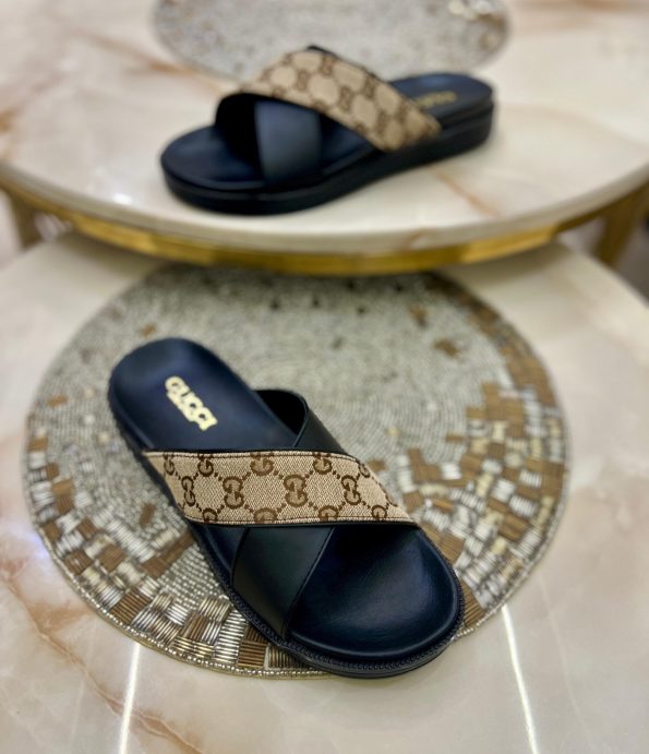 GUCCI COMFORT SOLE SLIDES - Image 11