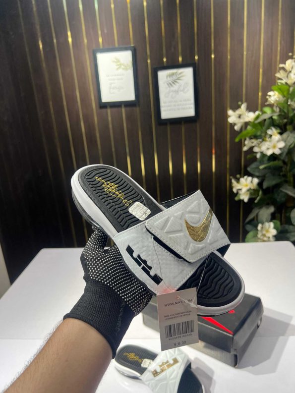 NIKE AIR LEBRON FLIP-FLOPS - Image 3