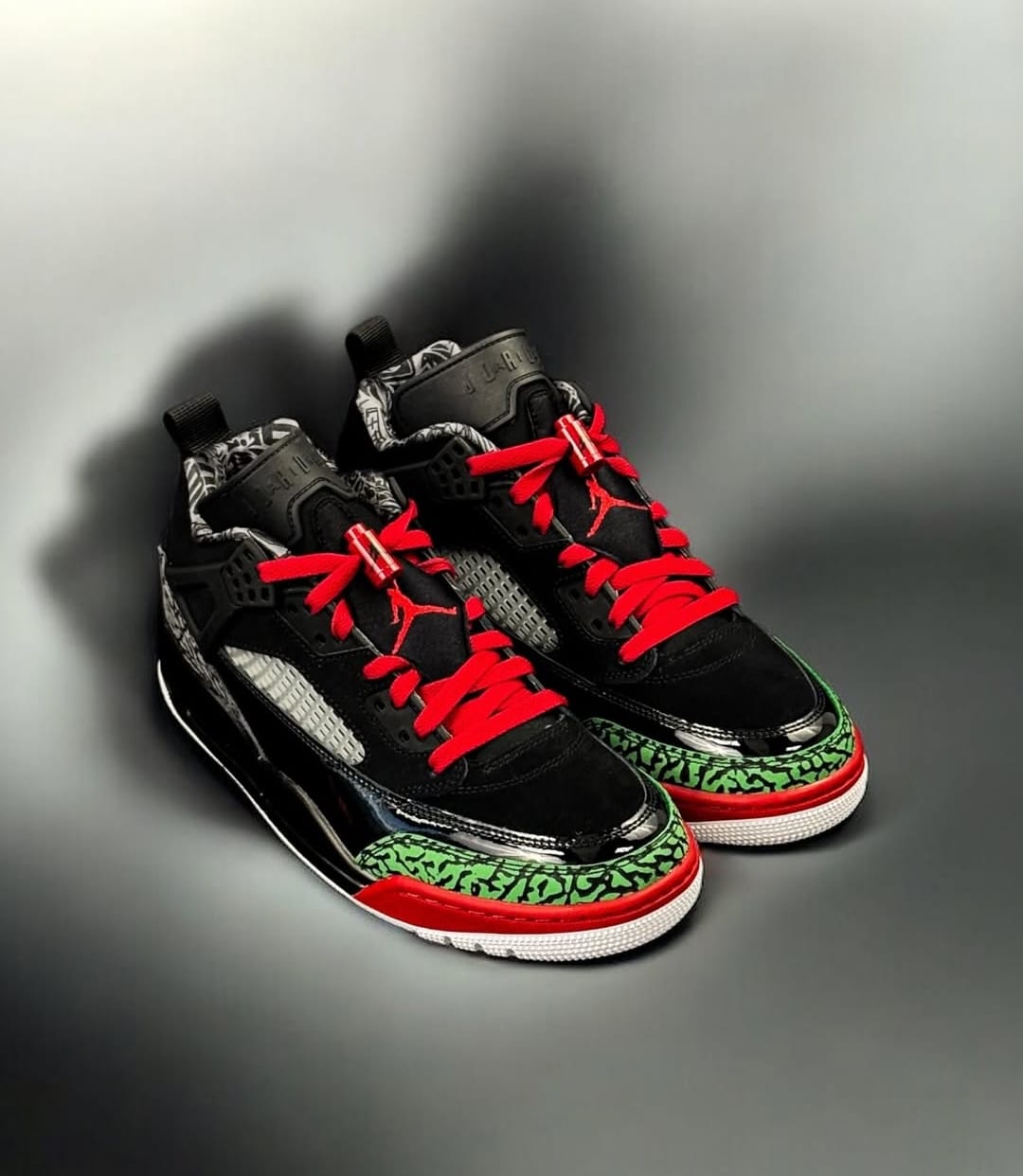 Jordan Spizike Low OG "Black Varsity Red" 7a Quality Replicas are the first copy products such as copycats shoes, watches, clothing, bags, and electronics. Jordan Spizike Low OG "Black Varsity Red"