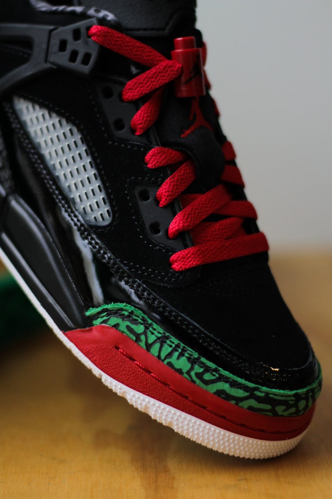 Jordan Spizike Low OG "Black Varsity Red" 7a Quality Replicas are the first copy products such as copycats shoes, watches, clothing, bags, and electronics. Jordan Spizike Low OG "Black Varsity Red" - Image 5