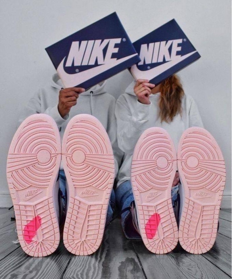 Nike Air Jordan Retro 1 Bubble Gum Women's 7a Quality Replicas are the first copy products such as copycats shoes, watches, clothing, bags, and electronics. Nike Air Jordan Retro 1 Bubble Gum Women's - Image 8