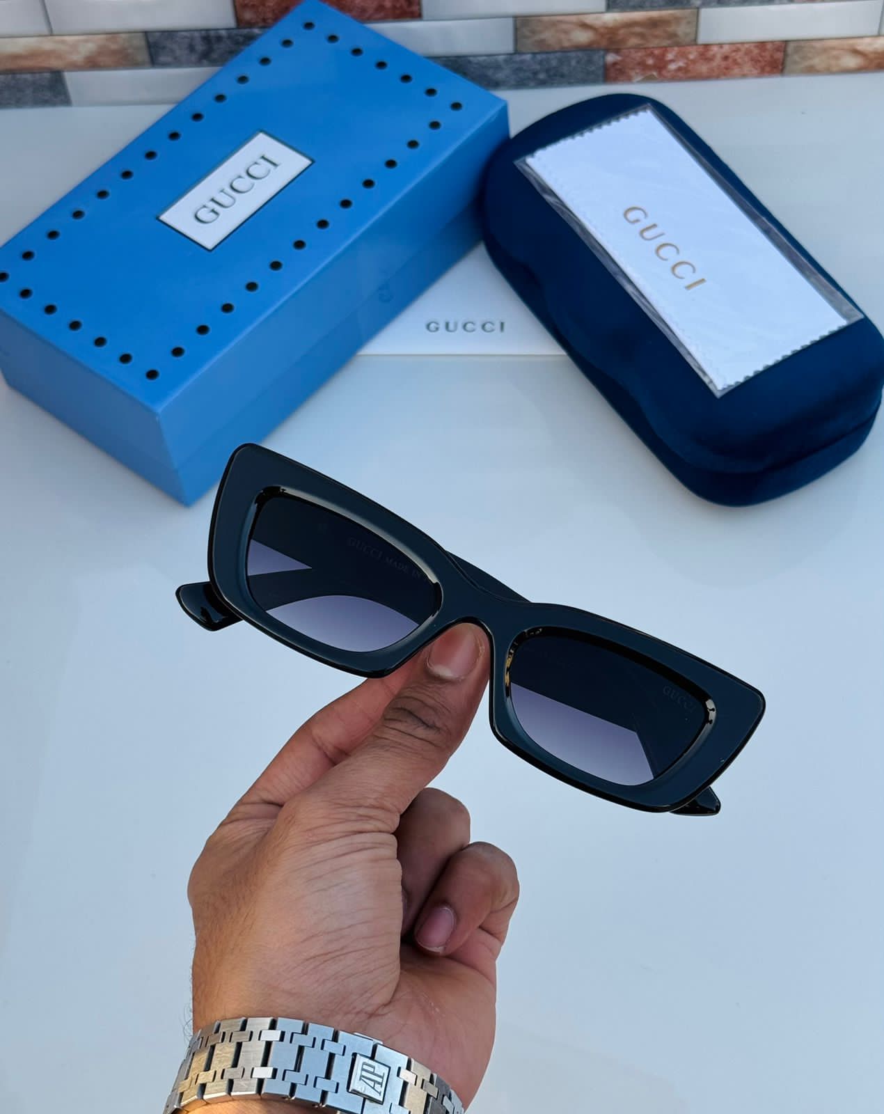 GUCCI SUNGLASSES UNISEX MODEL 7a Quality Replicas are the first copy products such as copycats shoes, watches, clothing, bags, and electronics. GUCCI SUNGLASSES UNISEX MODEL - Image 9