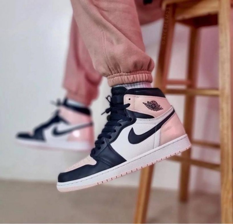 Nike Air Jordan Retro 1 Bubble Gum Women's 7a Quality Replicas are the first copy products such as copycats shoes, watches, clothing, bags, and electronics. Nike Air Jordan Retro 1 Bubble Gum Women's - Image 6