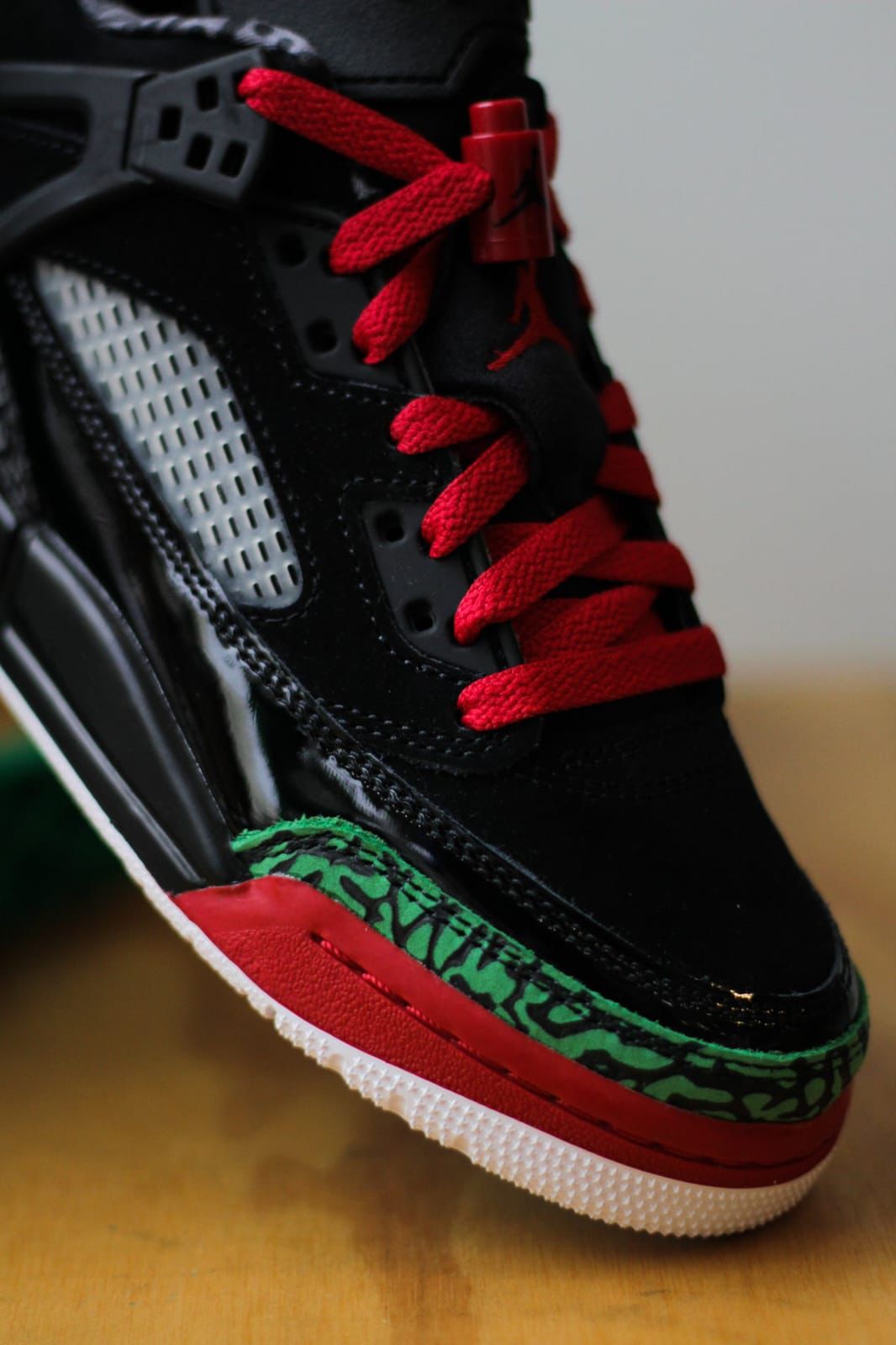 Jordan Spizike Low OG "Black Varsity Red" 7a Quality Replicas are the first copy products such as copycats shoes, watches, clothing, bags, and electronics. Jordan Spizike Low OG "Black Varsity Red" - Image 3