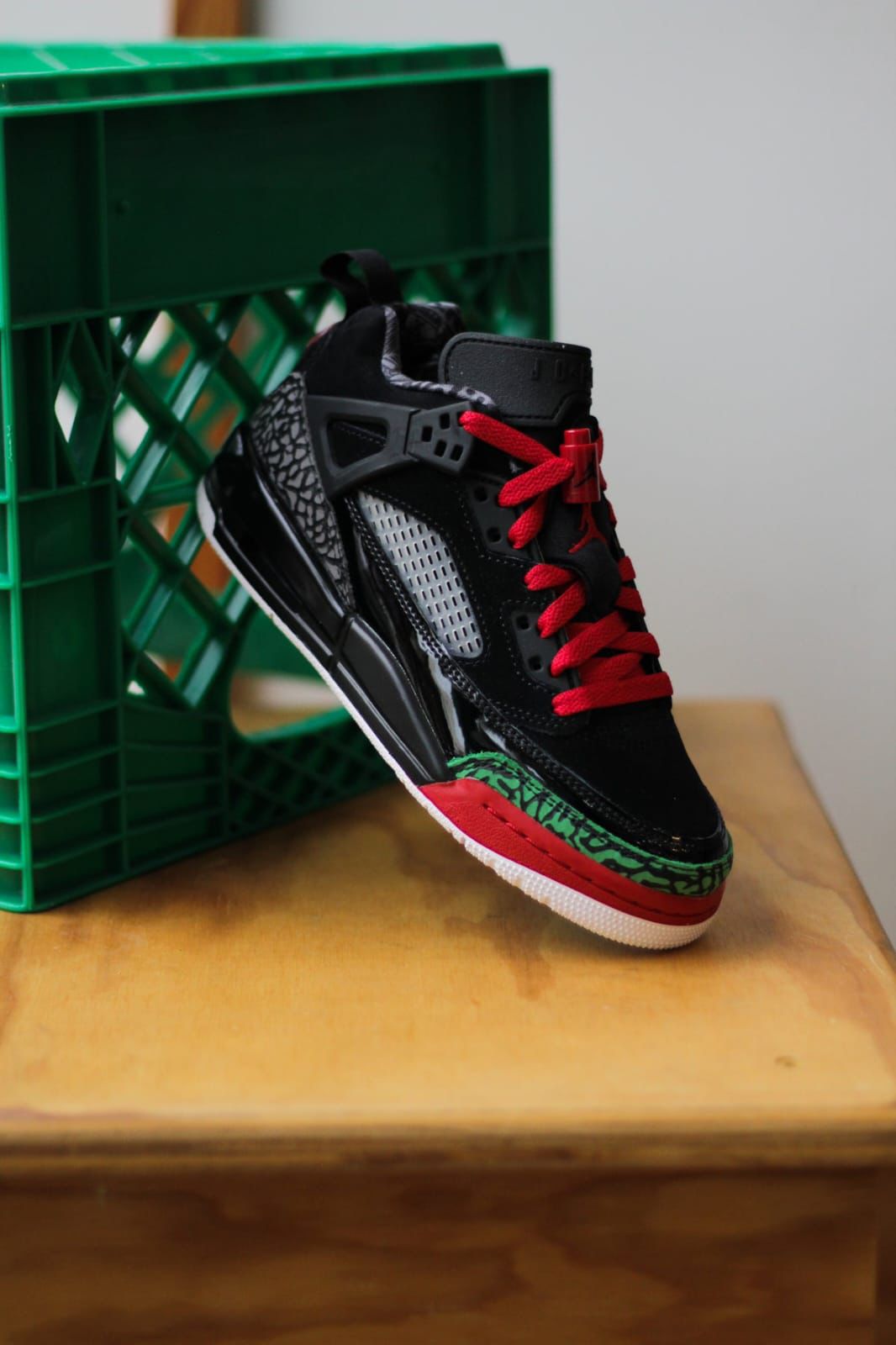 Jordan Spizike Low OG "Black Varsity Red" 7a Quality Replicas are the first copy products such as copycats shoes, watches, clothing, bags, and electronics. Jordan Spizike Low OG "Black Varsity Red" - Image 6