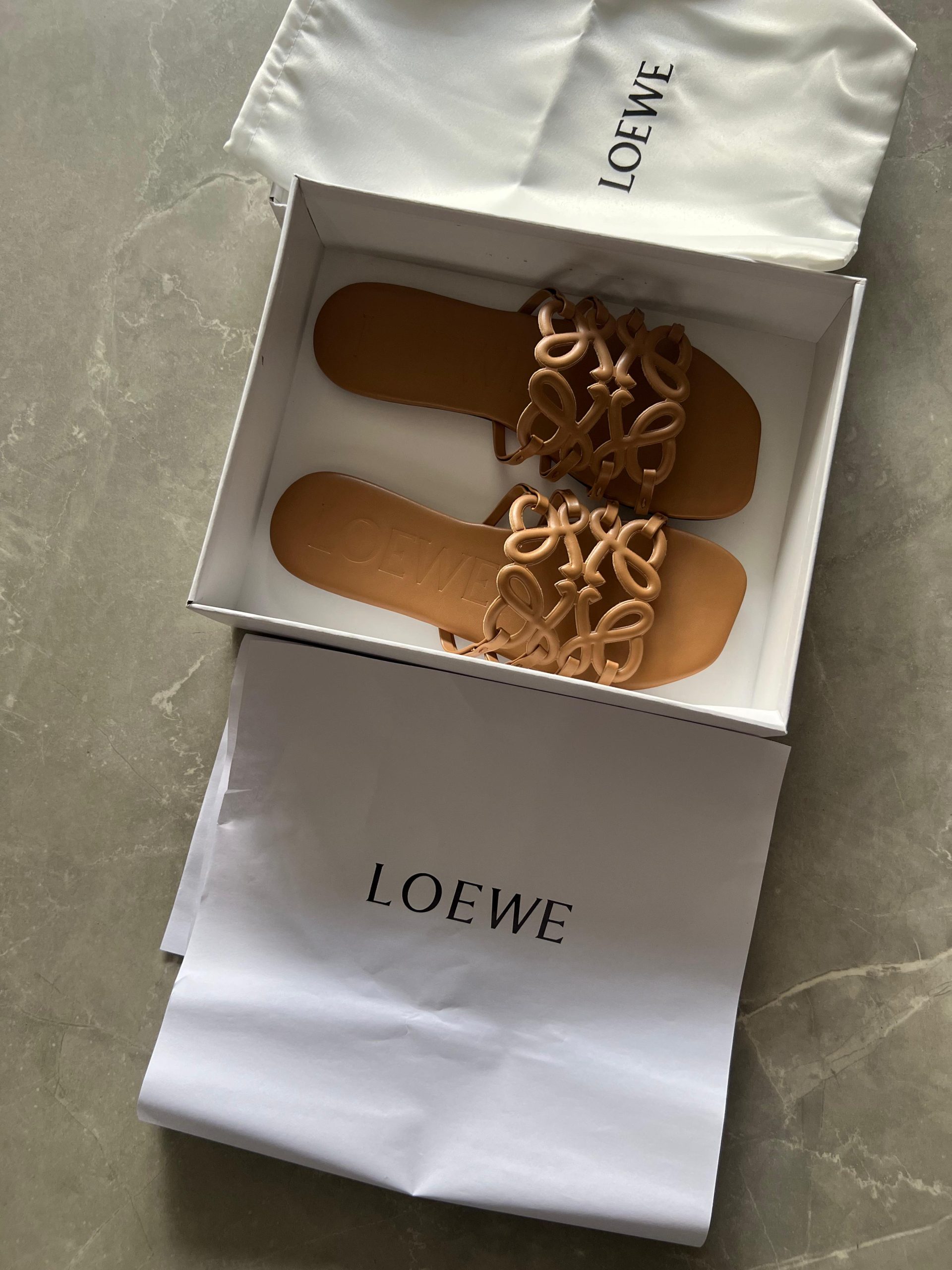 Loewe premium quality with BRAND BOX nd all 7a Quality Replicas are the first copy products such as copycats shoes, watches, clothing, bags, and electronics. Loewe premium quality with BRAND BOX nd all - Image 7