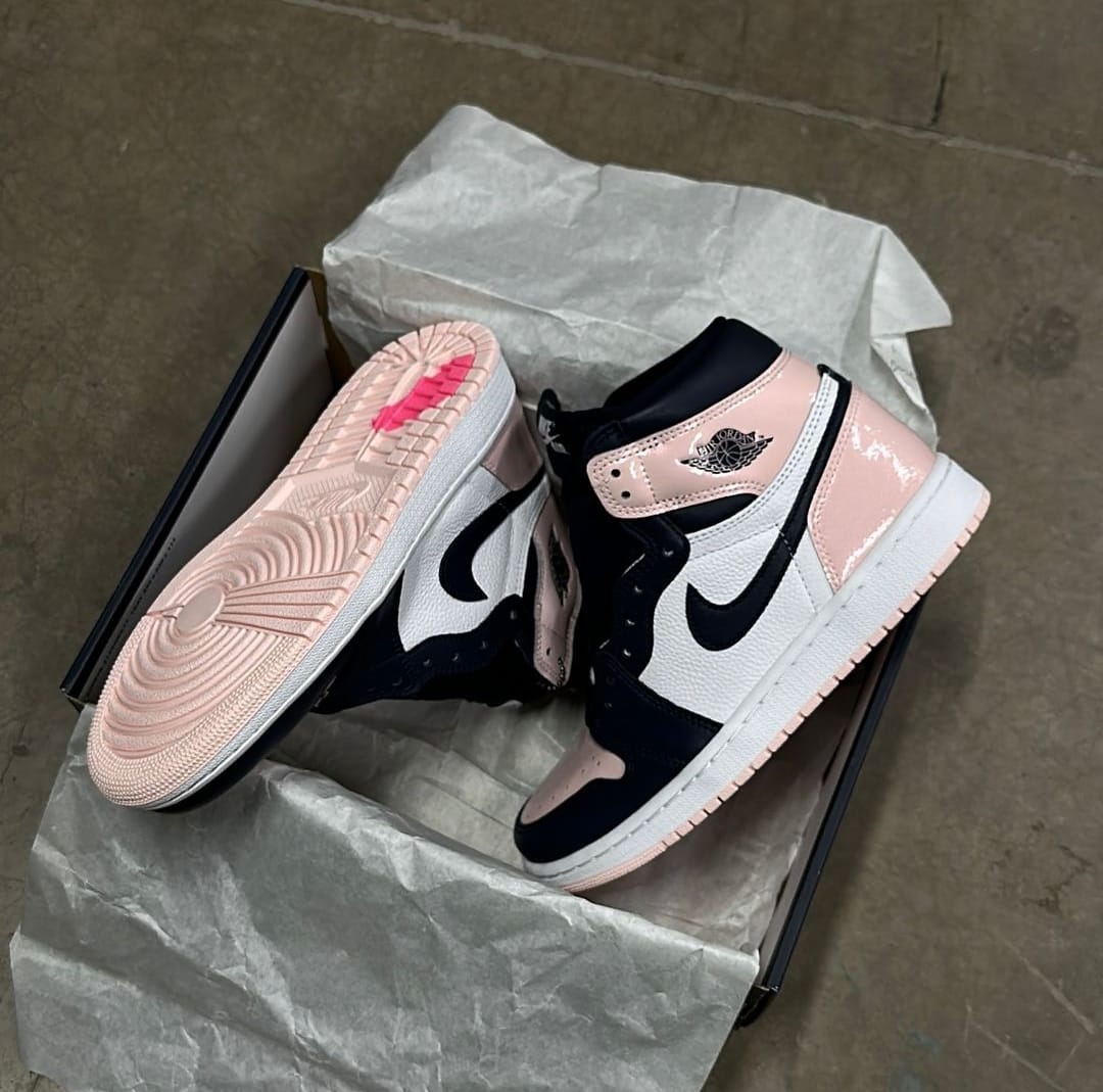 Nike Air Jordan Retro 1 Bubble Gum Women's 7a Quality Replicas are the first copy products such as copycats shoes, watches, clothing, bags, and electronics. Nike Air Jordan Retro 1 Bubble Gum Women's - Image 3