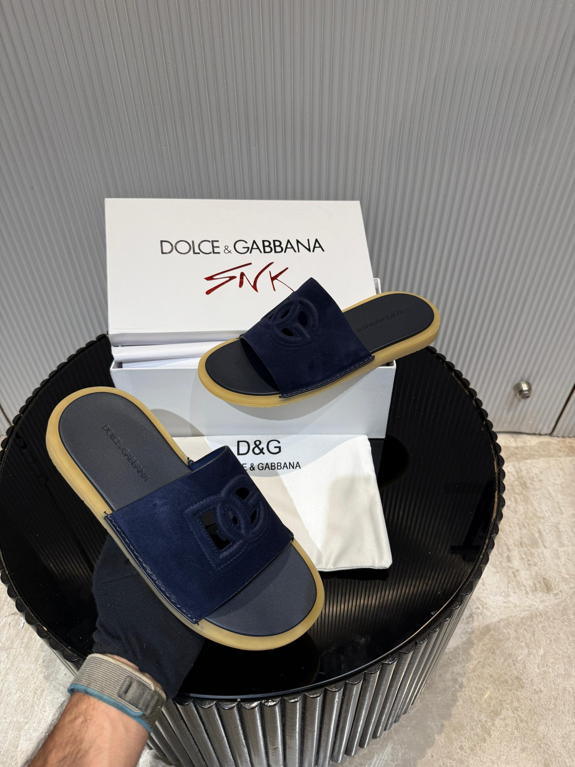 Dolce & Gabbana DG logo Rubber Sole Premium Sandal 7a Quality Replicas are the first copy products such as copycats shoes, watches, clothing, bags, and electronics. Dolce & Gabbana DG logo Rubber Sole Premium Sandal - Image 5