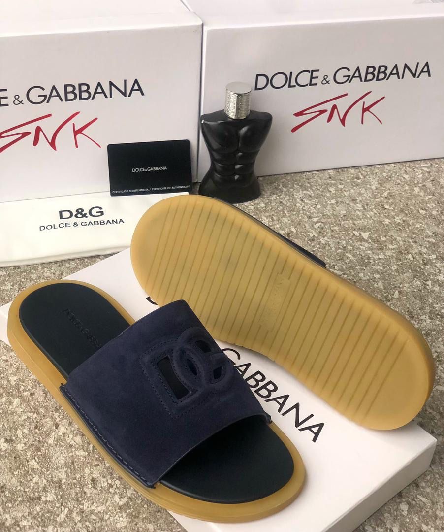 Dolce & Gabbana DG logo Rubber Sole Premium Sandal 7a Quality Replicas are the first copy products such as copycats shoes, watches, clothing, bags, and electronics. Dolce & Gabbana DG logo Rubber Sole Premium Sandal - Image 4