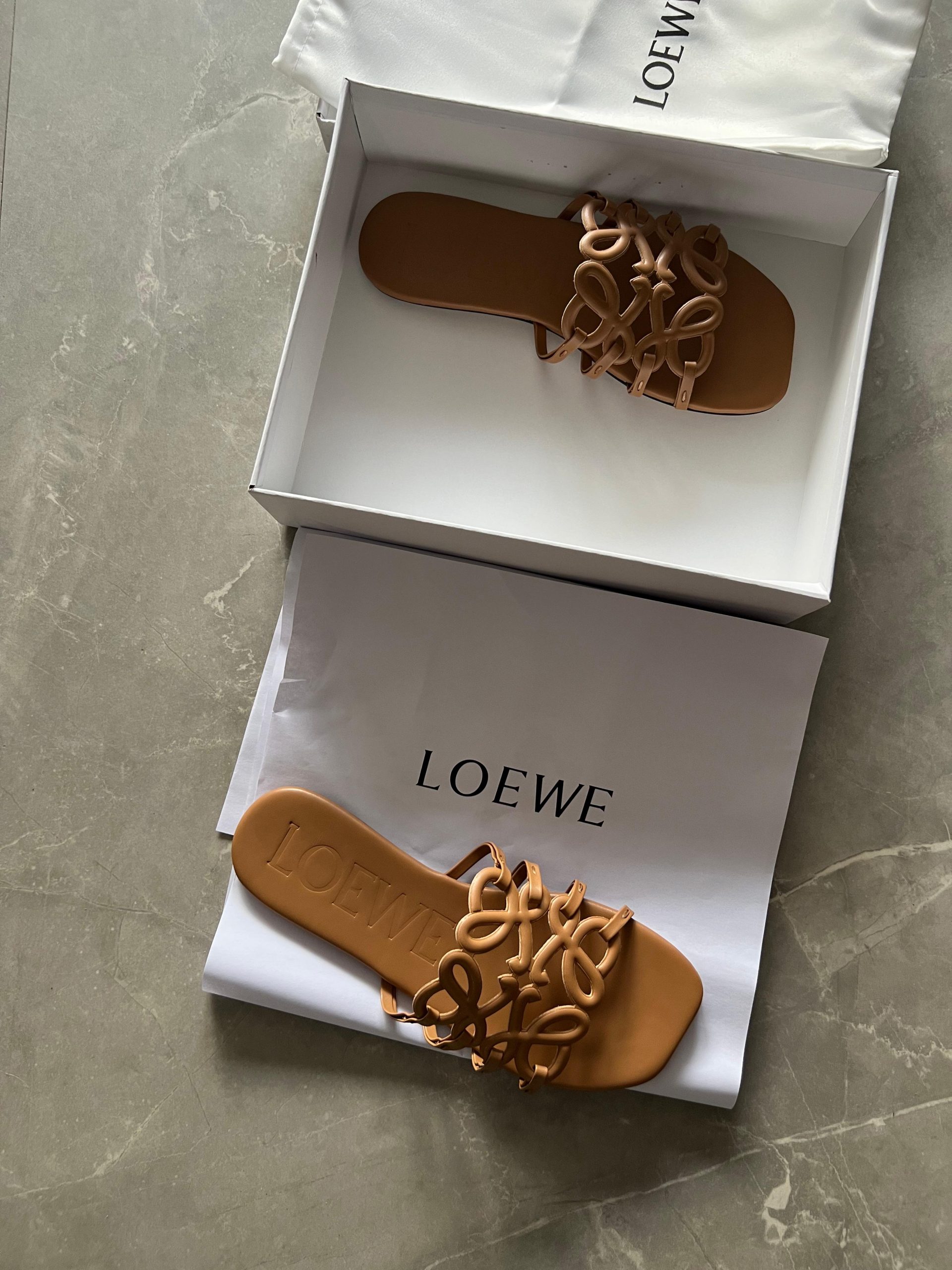 Loewe premium quality with BRAND BOX nd all 7a Quality Replicas are the first copy products such as copycats shoes, watches, clothing, bags, and electronics. Loewe premium quality with BRAND BOX nd all - Image 6