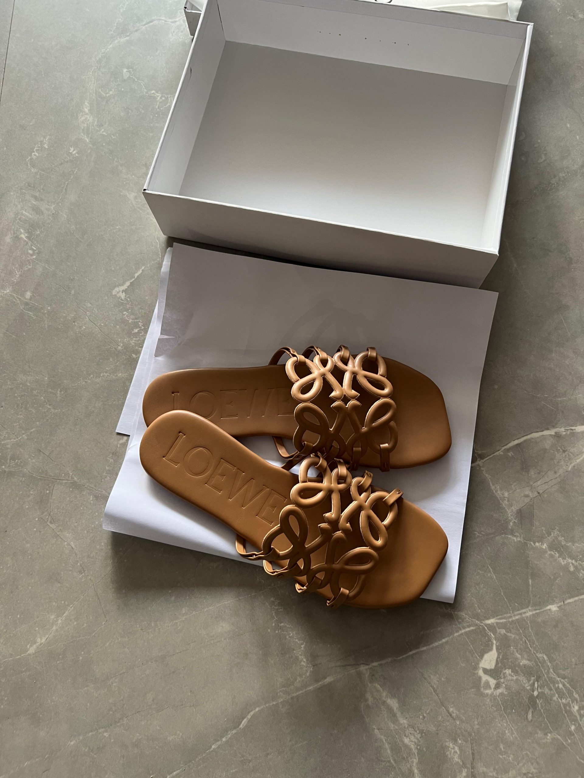 Loewe premium quality with BRAND BOX nd all 7a Quality Replicas are the first copy products such as copycats shoes, watches, clothing, bags, and electronics. Loewe premium quality with BRAND BOX nd all - Image 5