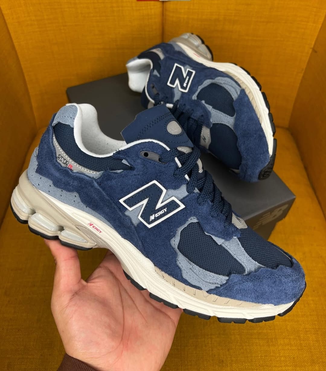 New Balance 2002R "Protection Pack Navy Grey" 7a Quality Replicas are the first copy products such as copycats shoes, watches, clothing, bags, and electronics. New Balance 2002R "Protection Pack Navy Grey" - Image 8