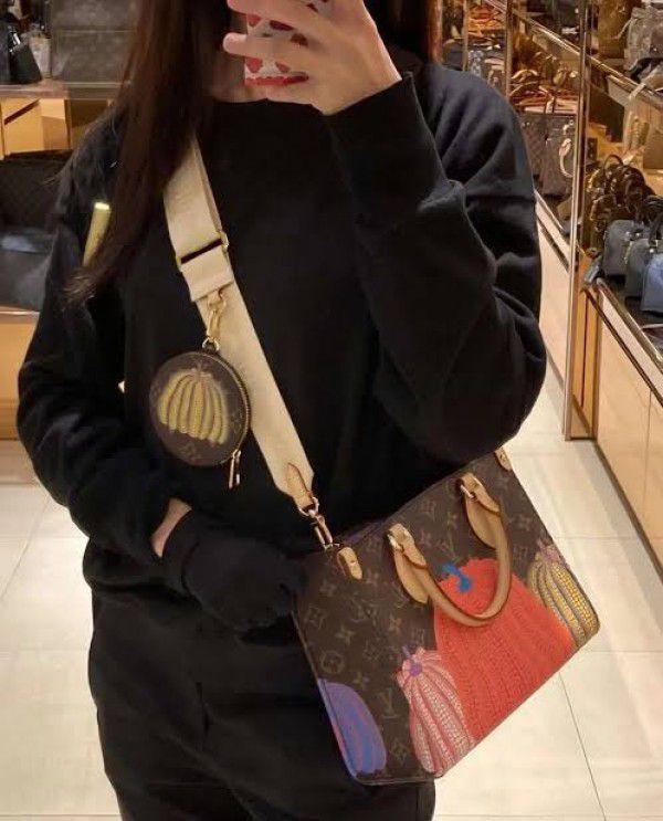 Louis Vuitton Malletier 7a Quality Replicas are the first copy products such as copycats shoes, watches, clothing, bags, and electronics. Louis Vuitton Malletier - Image 2