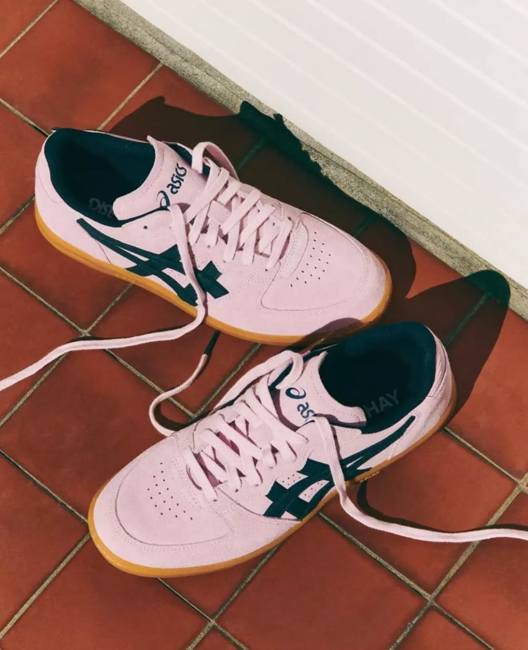 Skyhand OG Shoes Pale Pink 7a Quality Replicas are the first copy products such as copycats shoes, watches, clothing, bags, and electronics. Skyhand OG Shoes Pale Pink - Image 3