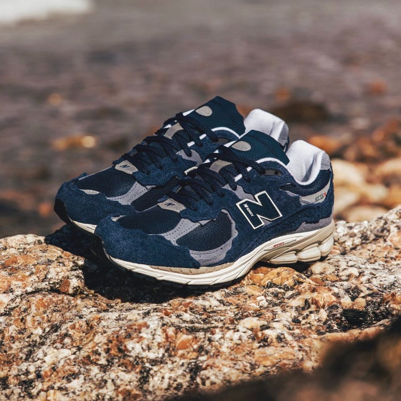 New Balance 2002R "Protection Pack Navy Grey" 7a Quality Replicas are the first copy products such as copycats shoes, watches, clothing, bags, and electronics. New Balance 2002R "Protection Pack Navy Grey" - Image 2
