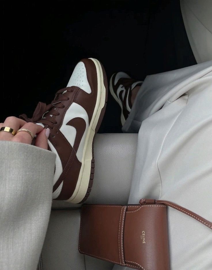 NIKE SB DUNK LOW CACAO WOW SEMI UA 7a Quality Replicas are the first copy products such as copycats shoes, watches, clothing, bags, and electronics. NIKE SB DUNK LOW CACAO WOW SEMI UA - Image 3