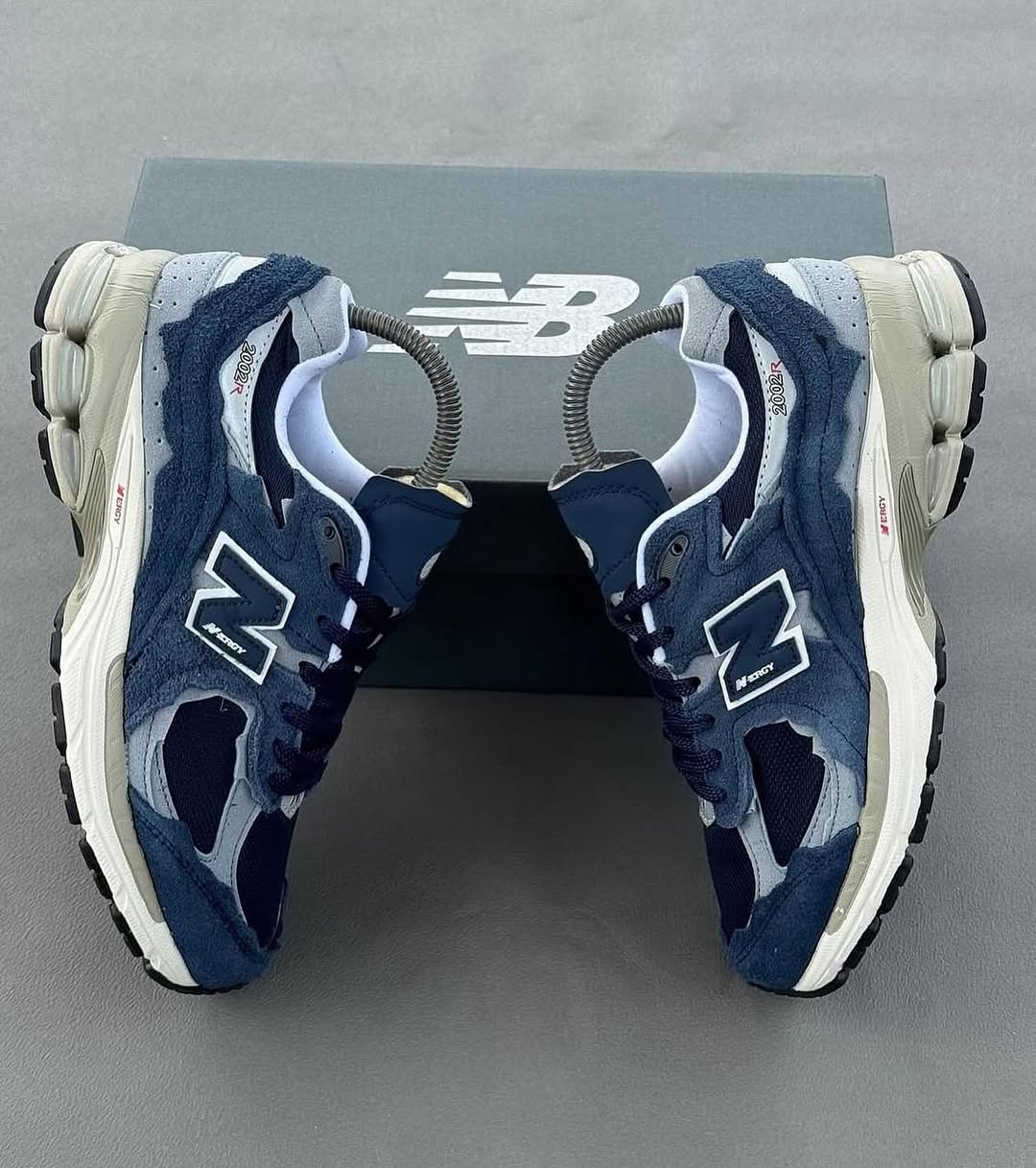New Balance 2002R "Protection Pack Navy Grey" 7a Quality Replicas are the first copy products such as copycats shoes, watches, clothing, bags, and electronics. New Balance 2002R "Protection Pack Navy Grey" - Image 5