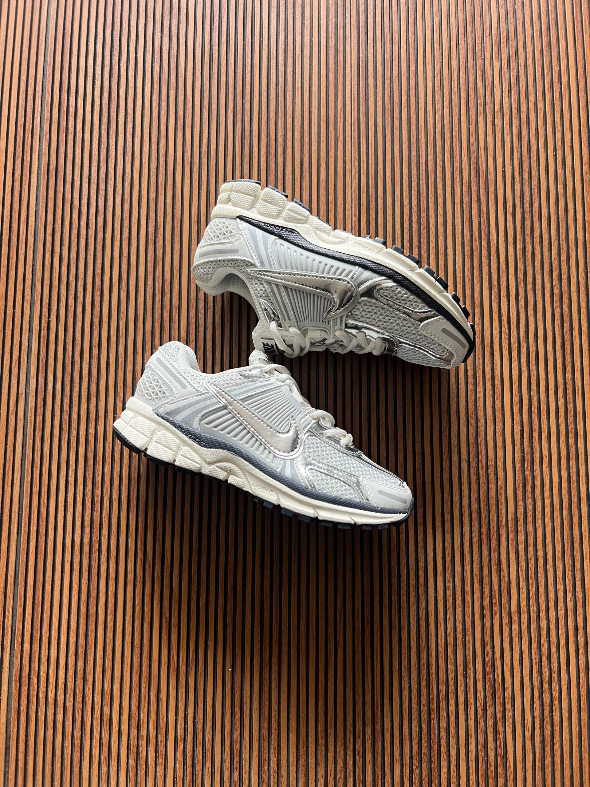 Nike zoom vomero.5 (girls) 7a Quality Replicas are the first copy products such as copycats shoes, watches, clothing, bags, and electronics. Nike zoom vomero.5 (girls) - Image 9