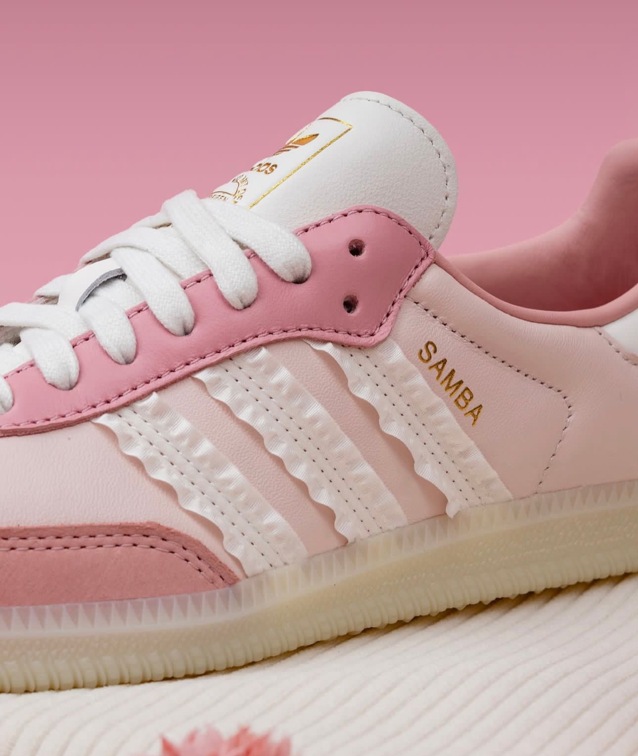 ADIDAS SAMBA RUFFLE STRIPES PACK WONDER WOMEN 7a Quality Replicas are the first copy products such as copycats shoes, watches, clothing, bags, and electronics. ADIDAS SAMBA RUFFLE STRIPES PACK WONDER WOMEN - Image 3