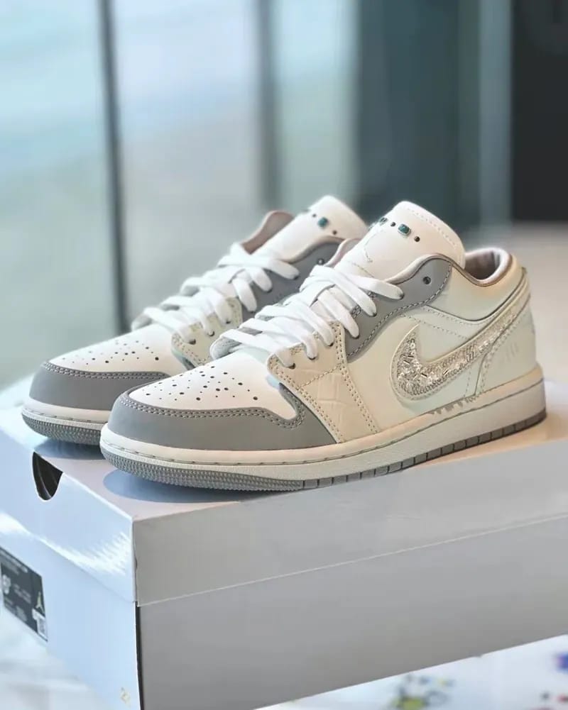 Nike Air Jordan Retro 1 Low "Sail Soft Pearl 7a Quality Replicas are the first copy products such as copycats shoes, watches, clothing, bags, and electronics. Nike Air Jordan Retro 1 Low "Sail Soft Pearl - Image 5