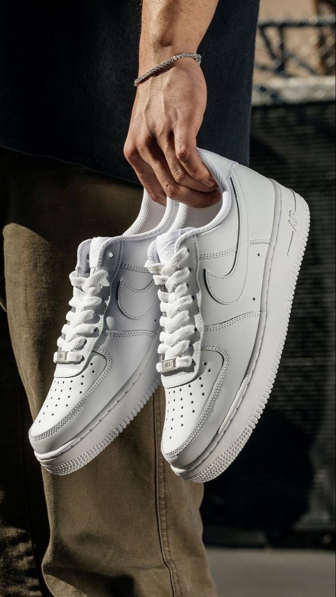 NIKE AIRFORCE 1 LOW TRIPLE WHITE 7a Quality Replicas are the first copy products such as copycats shoes, watches, clothing, bags, and electronics. NIKE AIRFORCE 1 LOW TRIPLE WHITE - Image 5