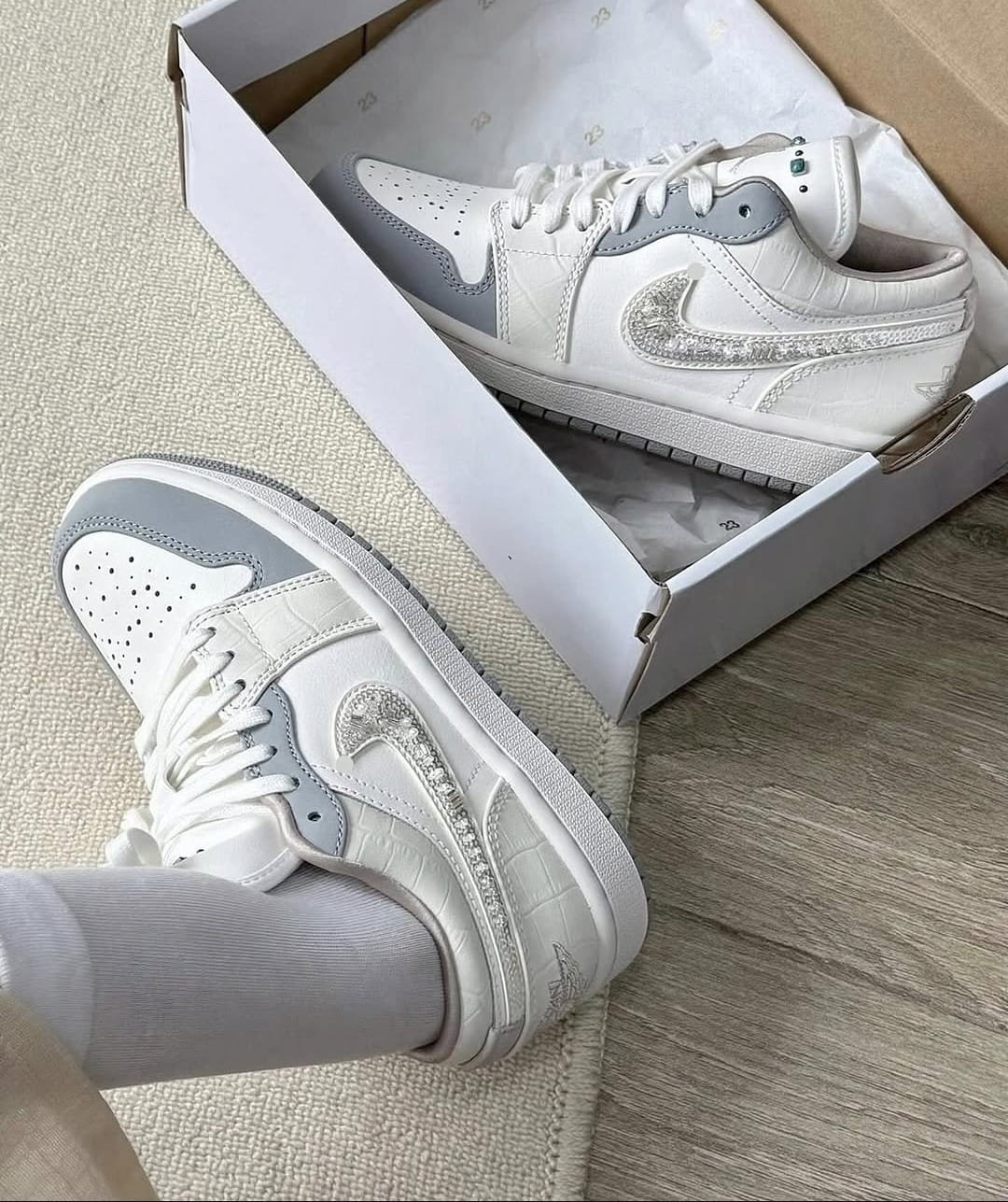 Nike Air Jordan Retro 1 Low "Sail Soft Pearl 7a Quality Replicas are the first copy products such as copycats shoes, watches, clothing, bags, and electronics. Nike Air Jordan Retro 1 Low "Sail Soft Pearl - Image 3