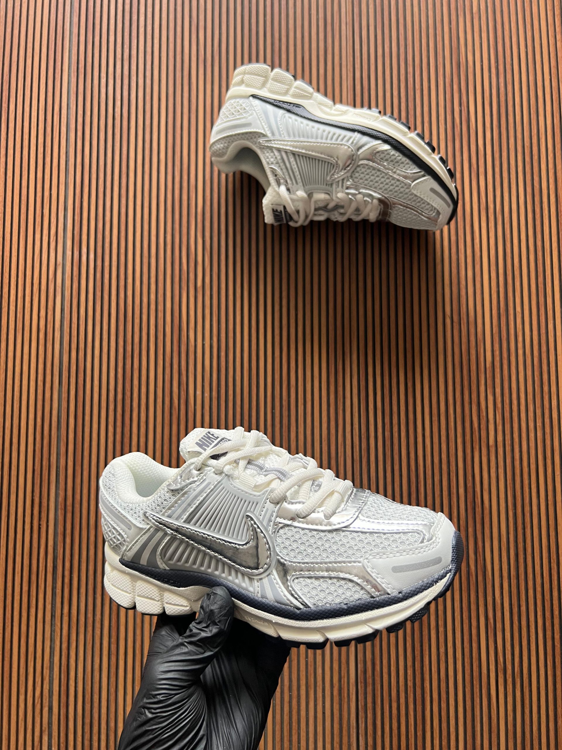 Nike zoom vomero.5 (girls) 7a Quality Replicas are the first copy products such as copycats shoes, watches, clothing, bags, and electronics. Nike zoom vomero.5 (girls) - Image 3