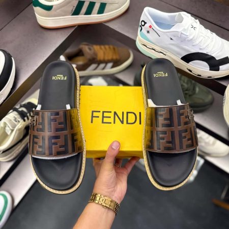 FENDI-ROMA STORE ARTICLE IN  THE HOUSE