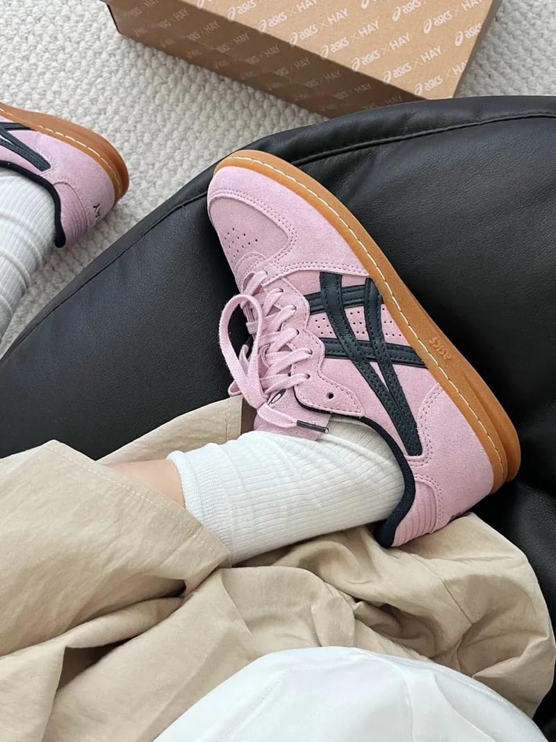 Skyhand OG Shoes Pale Pink 7a Quality Replicas are the first copy products such as copycats shoes, watches, clothing, bags, and electronics. Skyhand OG Shoes Pale Pink - Image 2