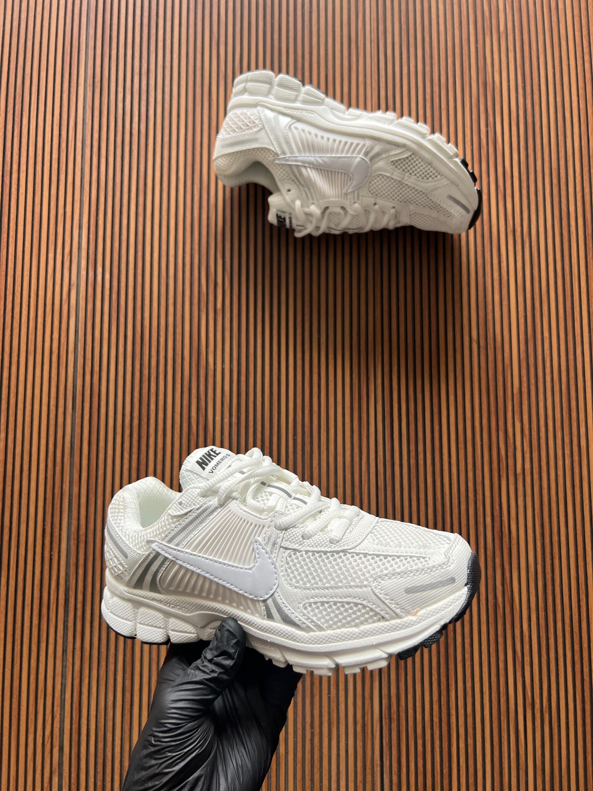 Nike zoom vomero.5 (girls) 7a Quality Replicas are the first copy products such as copycats shoes, watches, clothing, bags, and electronics. Nike zoom vomero.5 (girls) - Image 6