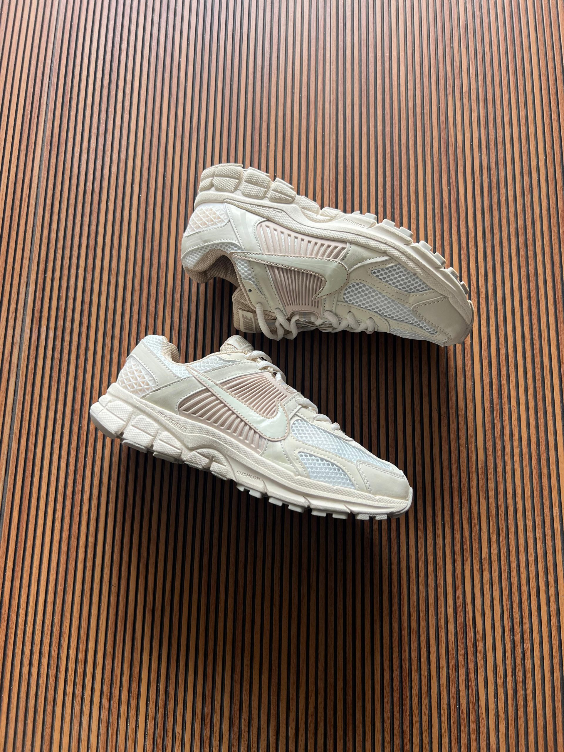 Nike zoom vomero.5 (girls) 7a Quality Replicas are the first copy products such as copycats shoes, watches, clothing, bags, and electronics. Nike zoom vomero.5 (girls) - Image 7