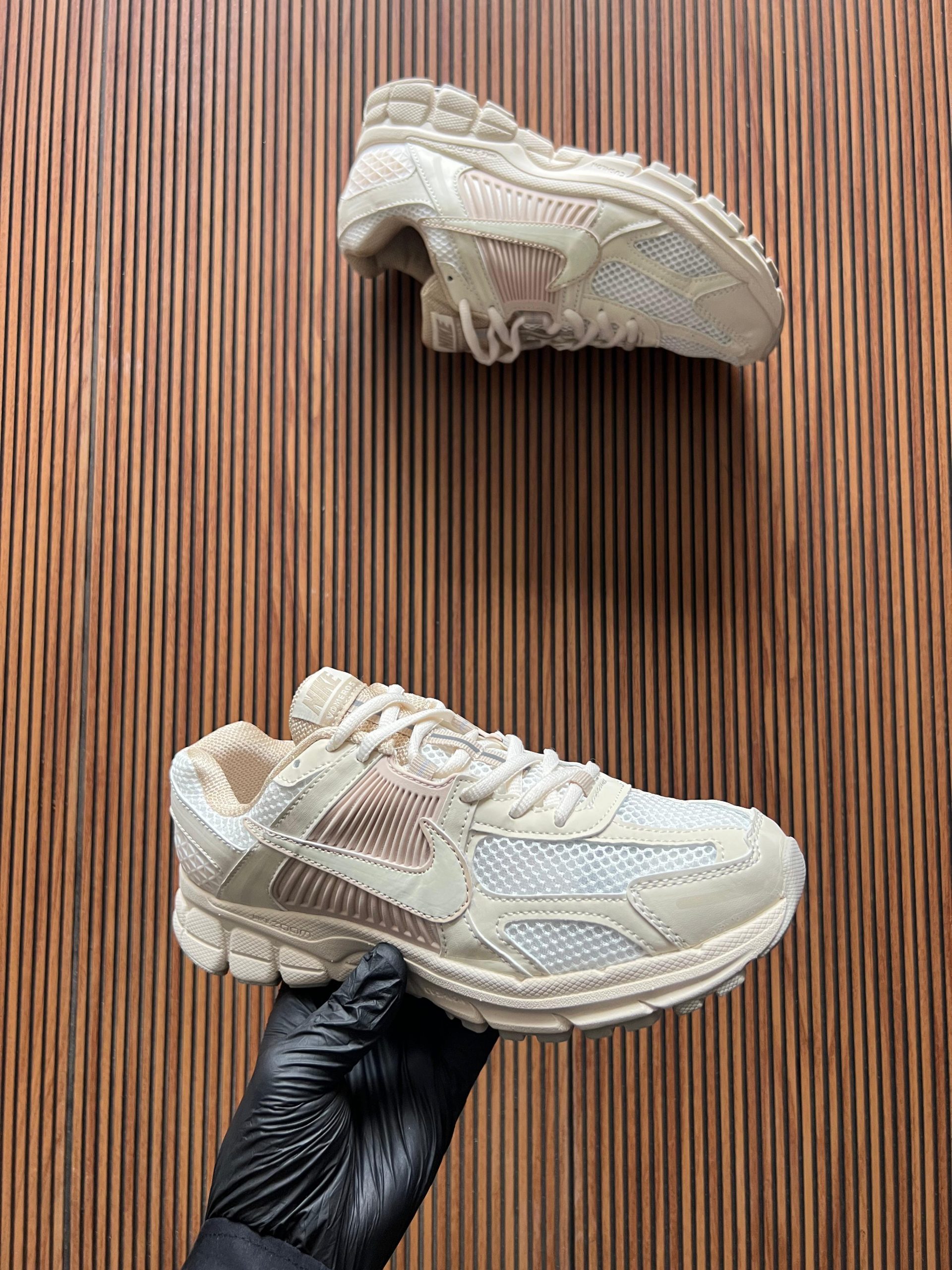 Nike zoom vomero.5 (girls) 7a Quality Replicas are the first copy products such as copycats shoes, watches, clothing, bags, and electronics. Nike zoom vomero.5 (girls) - Image 2