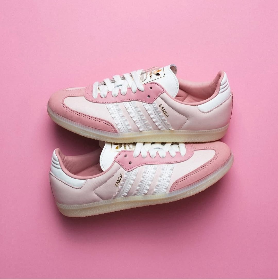 ADIDAS SAMBA RUFFLE STRIPES PACK WONDER WOMEN 7a Quality Replicas are the first copy products such as copycats shoes, watches, clothing, bags, and electronics. ADIDAS SAMBA RUFFLE STRIPES PACK WONDER WOMEN - Image 2
