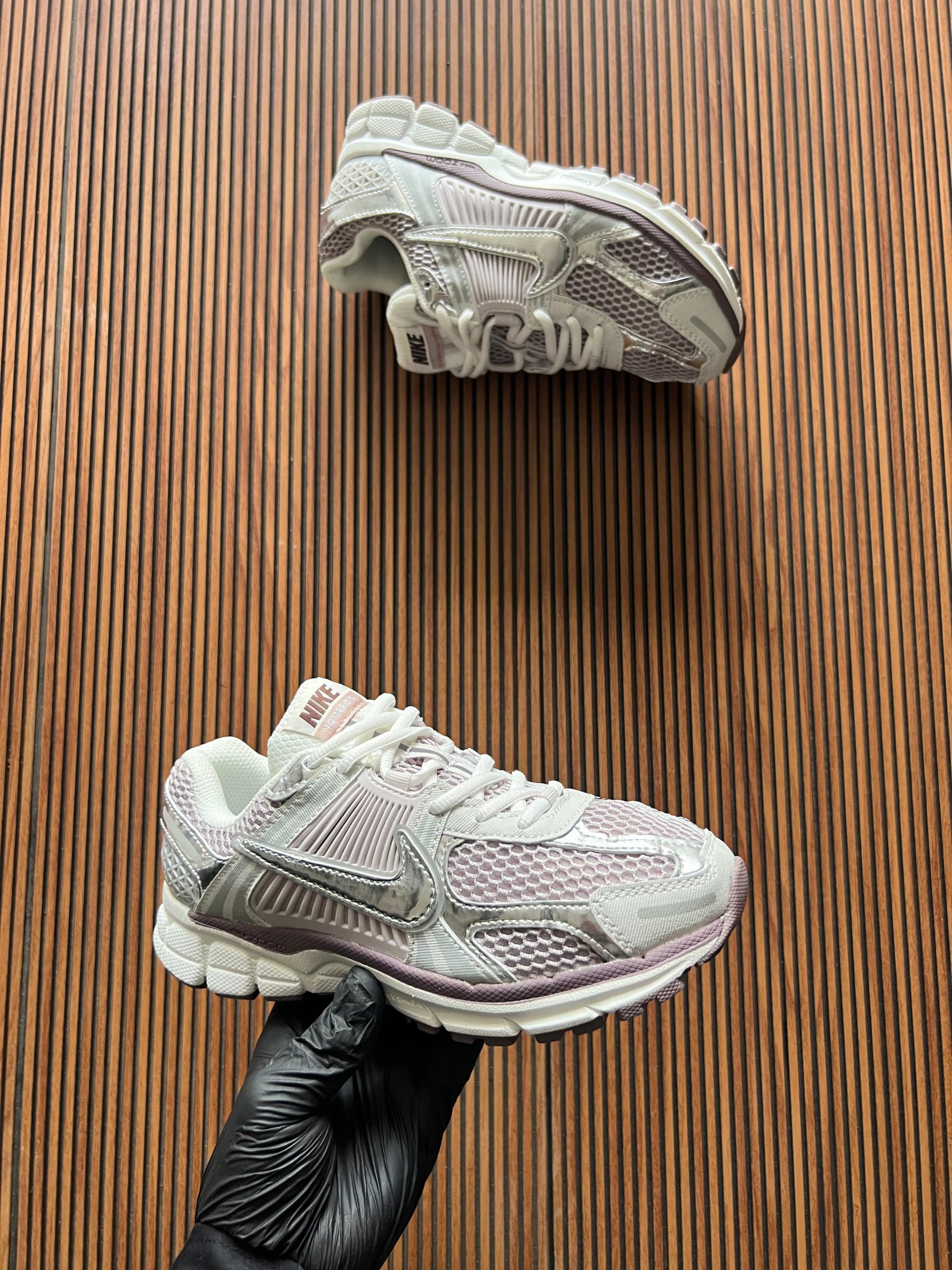 Nike zoom vomero.5 (girls) 7a Quality Replicas are the first copy products such as copycats shoes, watches, clothing, bags, and electronics. Nike zoom vomero.5 (girls) - Image 4