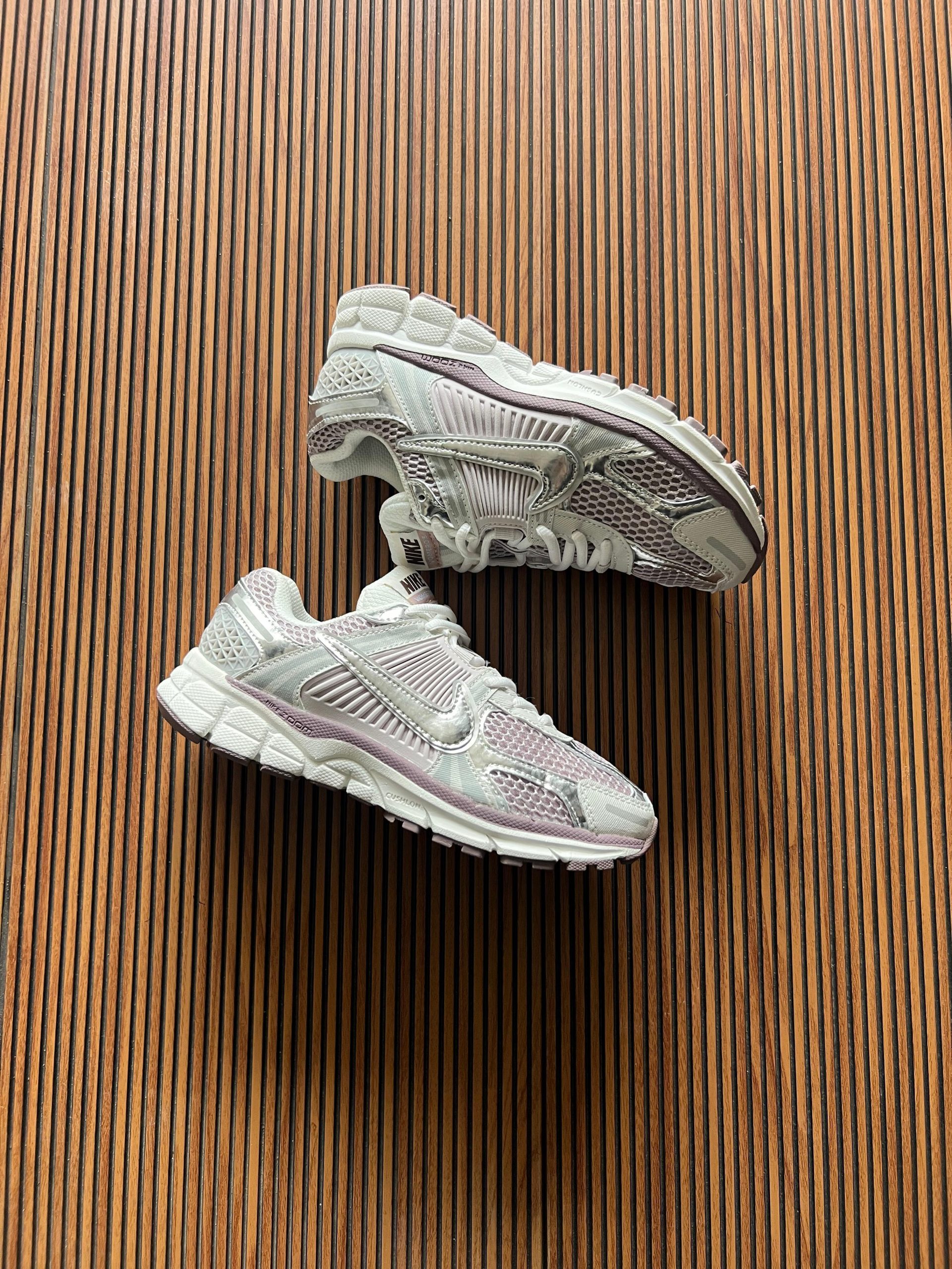 Nike zoom vomero.5 (girls) 7a Quality Replicas are the first copy products such as copycats shoes, watches, clothing, bags, and electronics. Nike zoom vomero.5 (girls) - Image 5