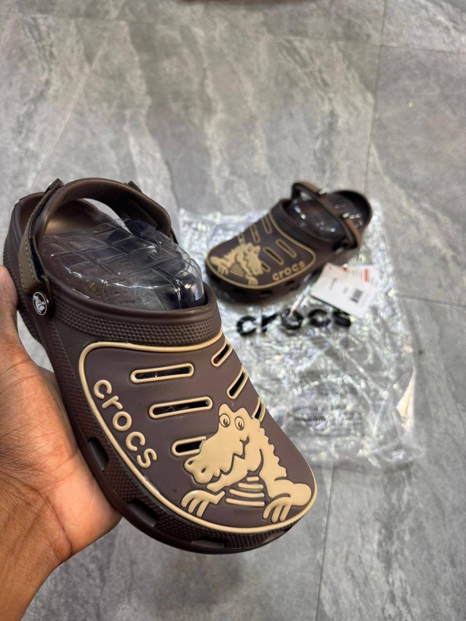 Crocs crocodile 7a Quality Replicas are the first copy products such as copycats shoes, watches, clothing, bags, and electronics. Crocs crocodile - Image 4