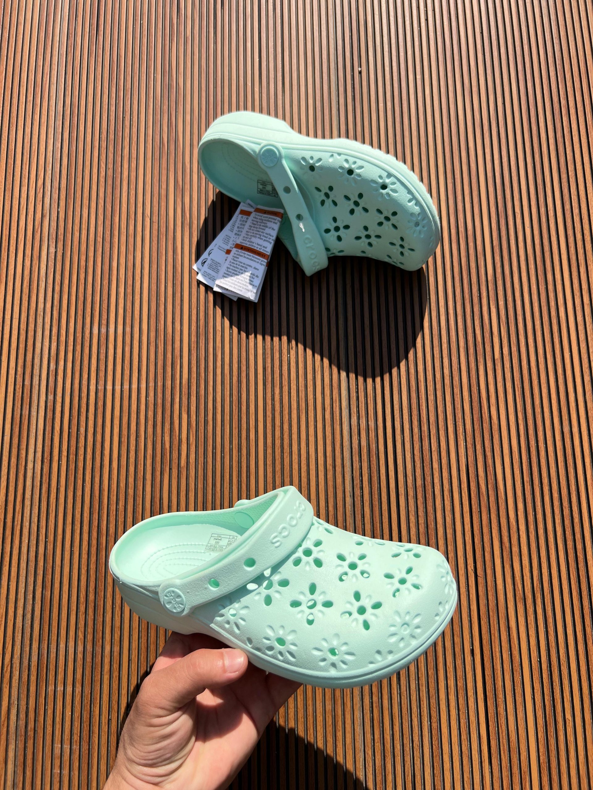 Crocs classic floral (girls) 7a Quality Replicas are the first copy products such as copycats shoes, watches, clothing, bags, and electronics. Crocs classic floral (girls) - Image 6