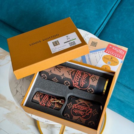 Home 7a Quality Replicas are the first copy products such as copycats shoes, watches, clothing, bags, and electronics. LOUIS VUITTON THERMOS, KEY HOLDER & CARD HOLDER PREMIUM WITH OG GIFTBOX